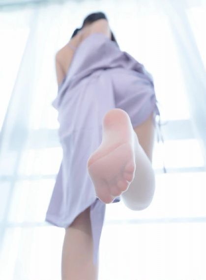 两个女人在有风景的海滩_BD英语电影完整版